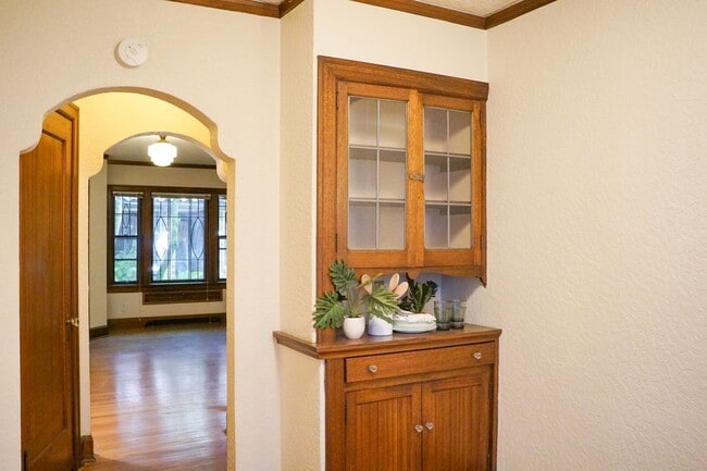 Building Photo - Stunning 1930s Townhouse in Spanish-style ...