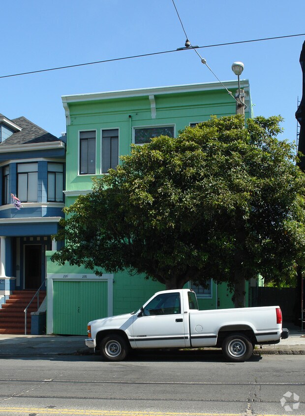 Foto del edificio - 226 Irving St