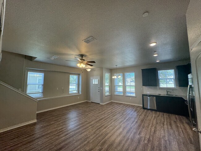 Foto del edificio - 720 Westfield Blvd