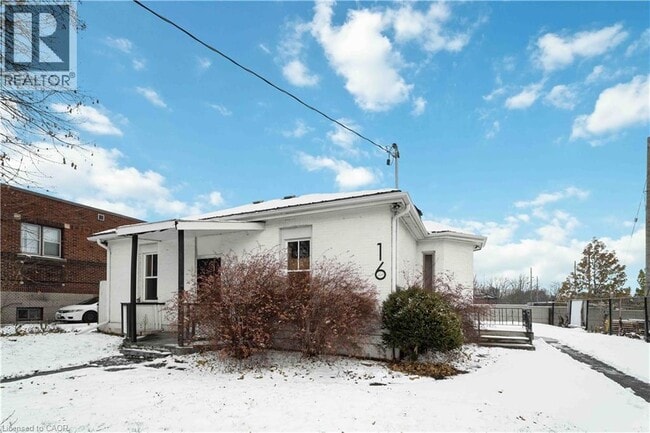 Building Photo - 16 Murray St W