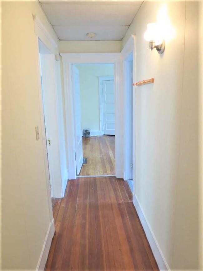 Building Photo - 36 Standish St