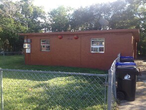 Building Photo - 1712 NW 8th Pl