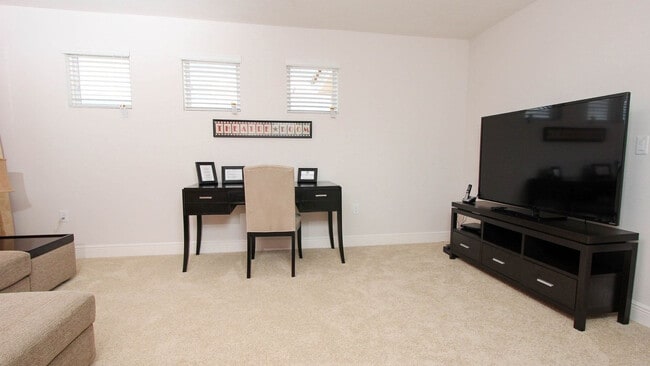 Building Photo - 2800 Woodridge Ln SW
