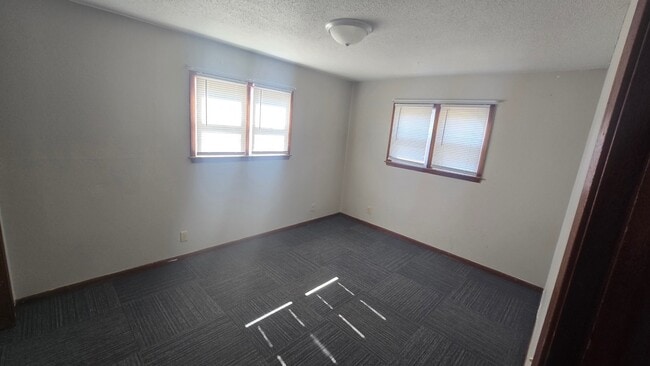 Building Photo - 317 E Wood St