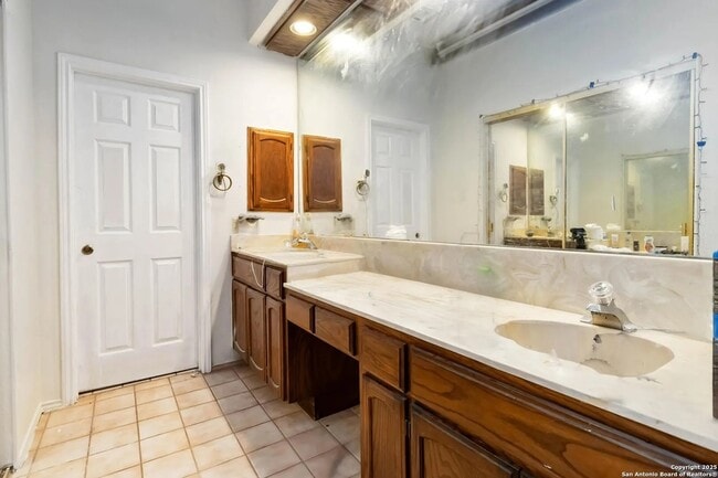 Building Photo - 17915 Summer Knoll Dr