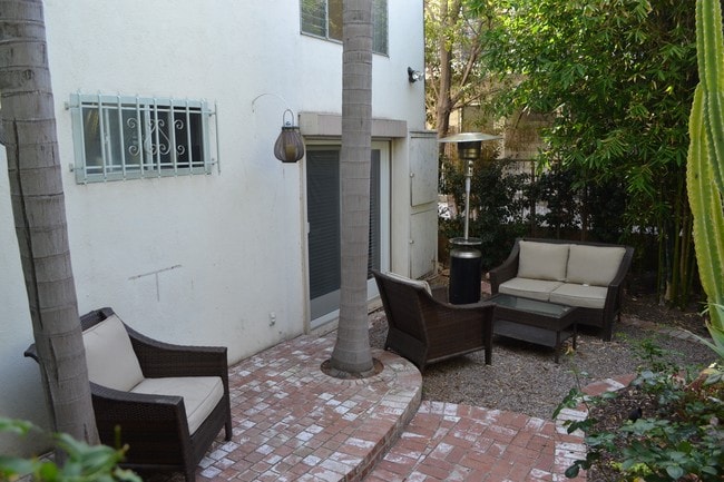 Private Patio Garden - 1123 10th St