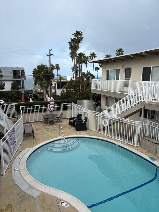 Building Photo - Maui Apartments