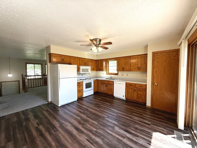 Building Photo - 1505 E Cedar Cir