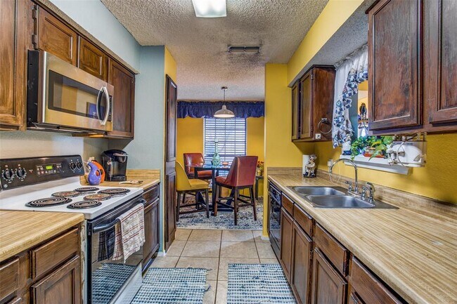 Foto del edificio - 3310 Green Ridge St