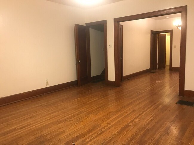 Building Photo - Cherry Street Duplex