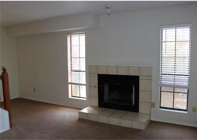 Foto del edificio - 217 Lake Park Rd