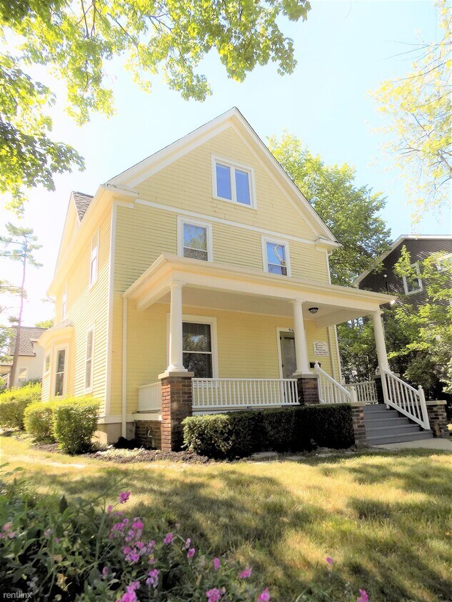 Primary Photo - 4 br, 2 bath House - 916 S Main St 916 S. ...