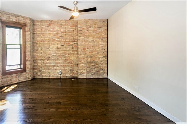 Foto del edificio - 1758 W Montrose Ave