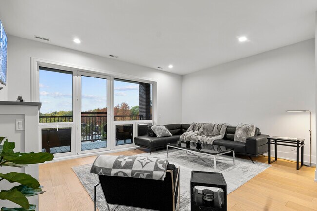 Foto del edificio - 1511 W Irving Park Rd