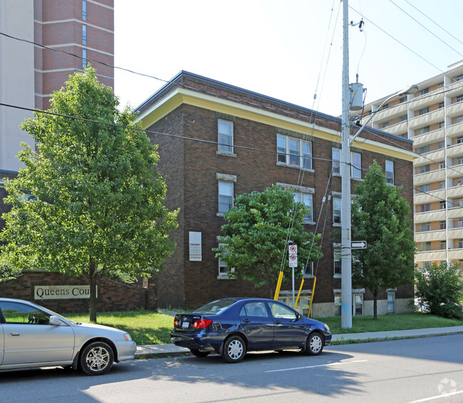 Building Photo - Queen's Court