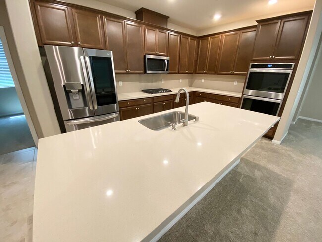 Building Photo - 3/BD 2/BA W/Den Prime Summerlin West Locat...