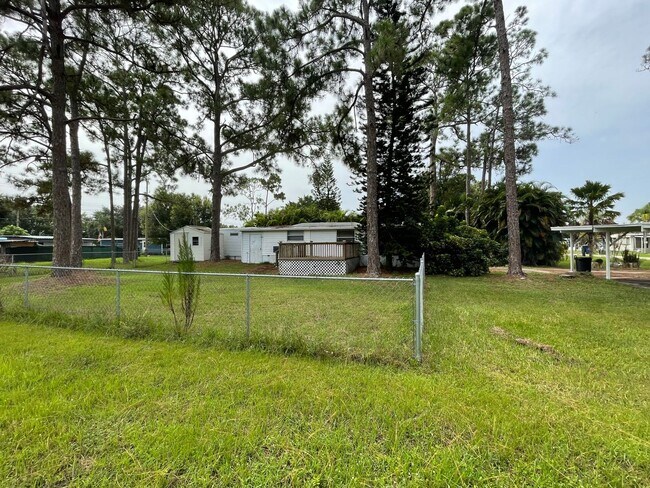 Building Photo - Adorable 3 bedroom 2 bathroom
