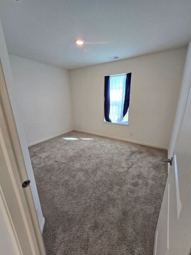Foto del edificio - 1123 Hawk Hollow Dr
