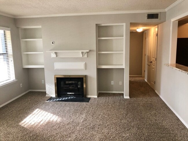 Building Photo - 120-301 Albemarle 1br & 1ba