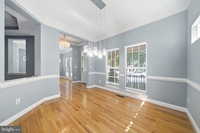 Foto del edificio - 13131 Clarksburg Square Rd