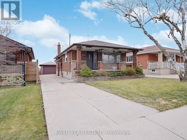 Building Photo - 359 E 42nd St