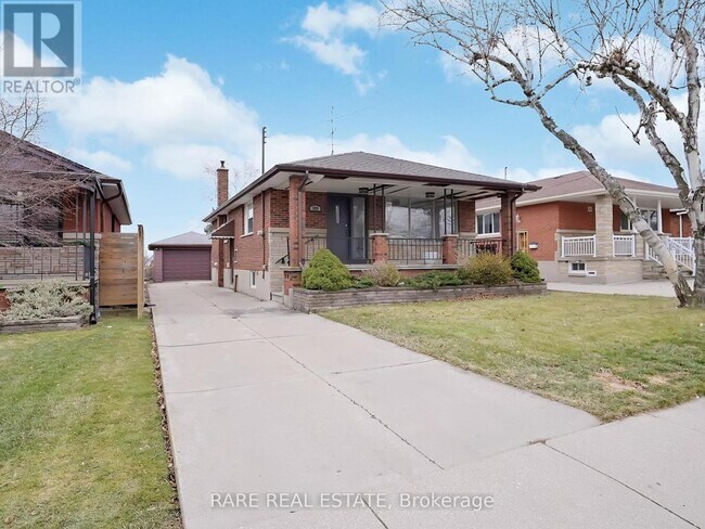 Photo du bâtiment - 359 E 42nd St