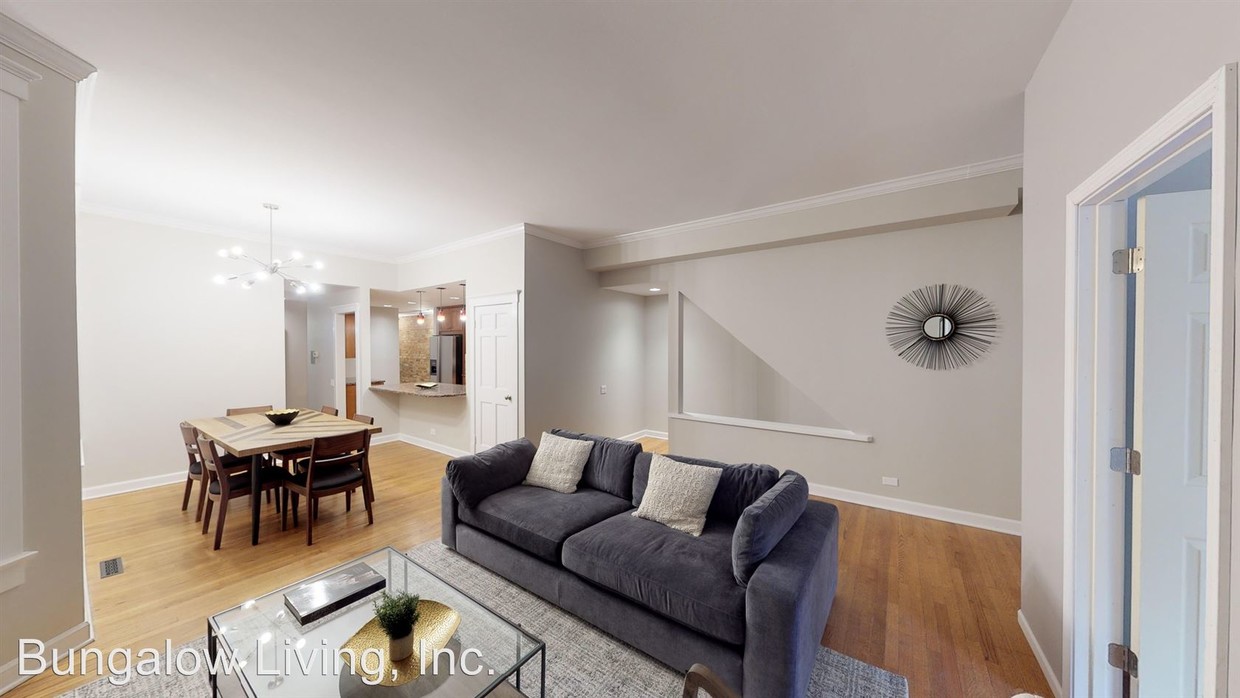 Primary Photo - 2230 N Kenmore Ave