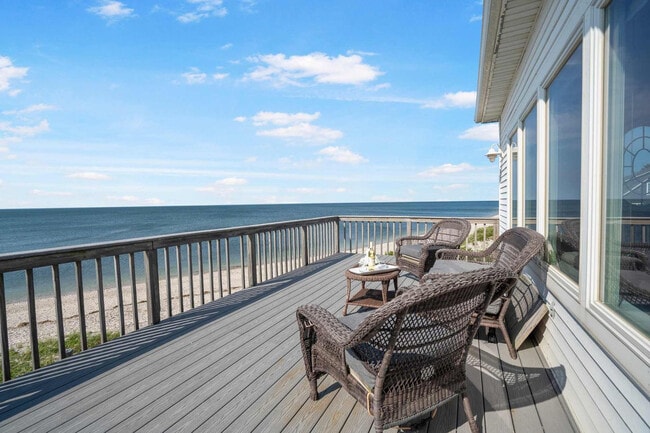 Foto del edificio - 76 Creek Rd