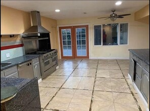 Building Photo - 9821 Quail Ct