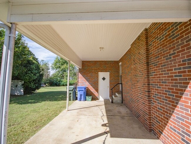 Building Photo - Great Location in Athens City! Move In Ready!