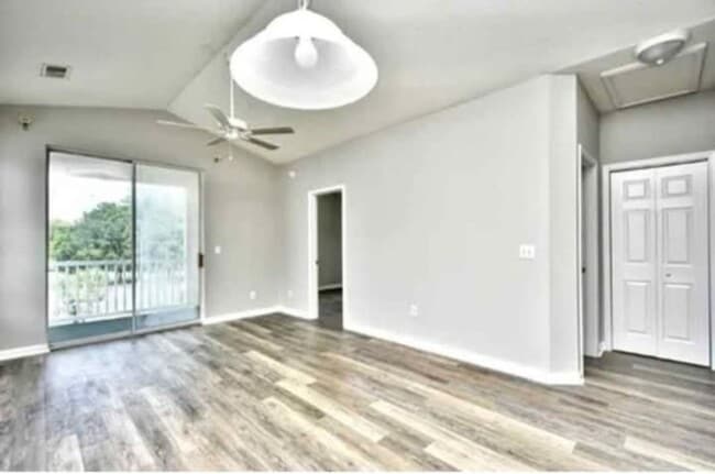 Building Photo - 498 River Oaks Dr