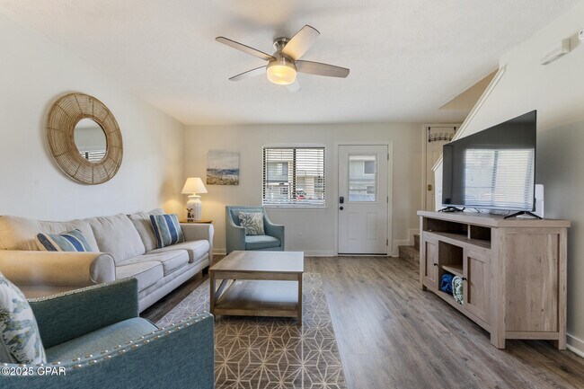 Foto del edificio - 127 Linda Marie Ln