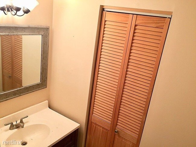 Foto del edificio - 3 br, 1 bath House - 1024 Manatawny Street