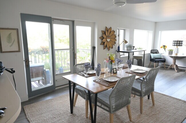 Dining - 149 Fort Rd