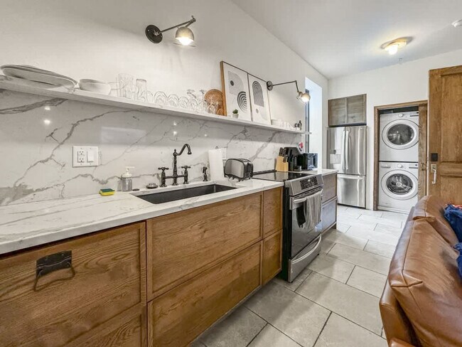 Building Photo - 309-11 South St