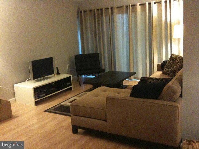 Foto del edificio - 882 College Pkwy