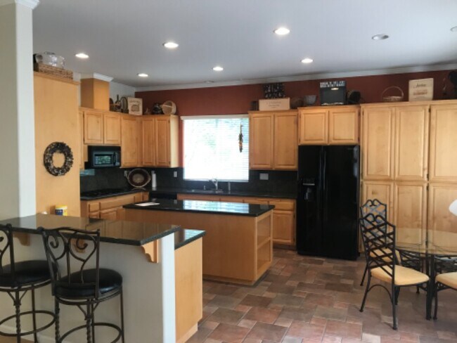 Foto del edificio - 5802 Owls Nest Dr