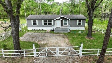 Building Photo - 7865 Pinecone Ln