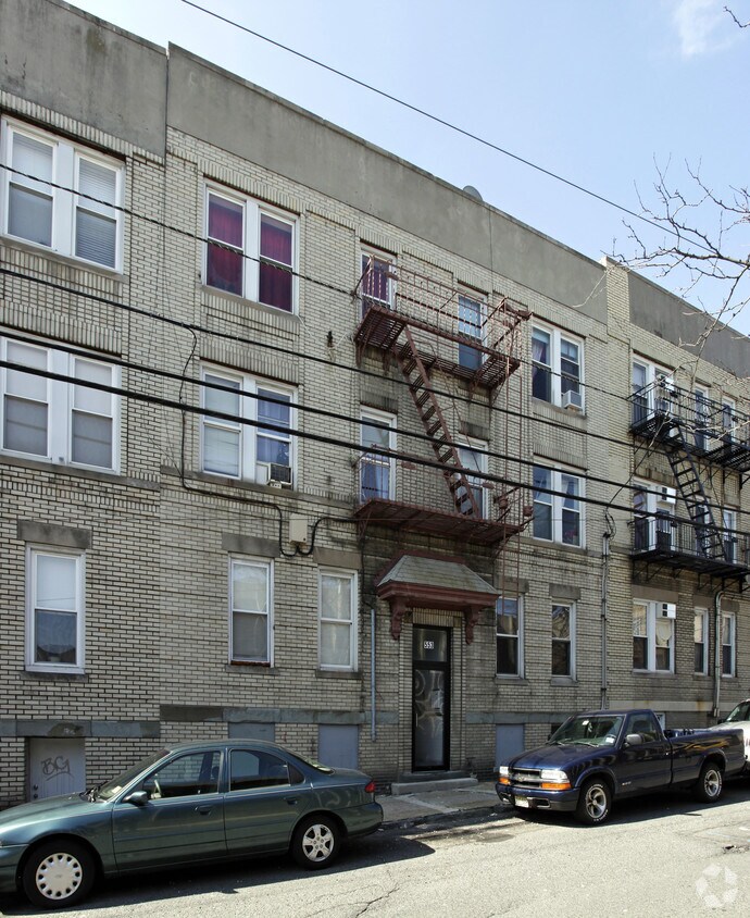 Primary Photo - 553 67th St