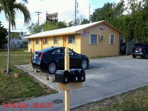 Building Photo - 5926 SW 27th St