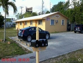 Building Photo - 5926 SW 27th St