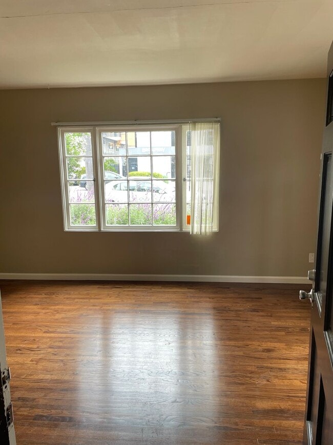 Foto del edificio - Large 1 Bed/1 Bath Hillcrest
