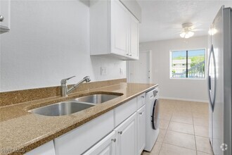 Building Photo - 4635 Bayshore Dr