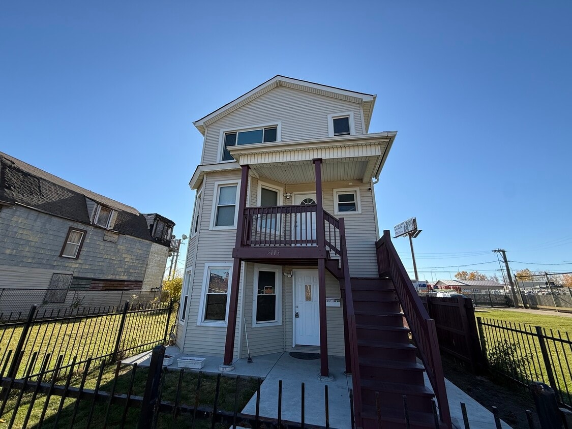 Foto principal - 5113 W Lexington St