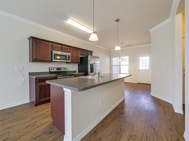 Building Photo - Beautiful 3 Bedroom Townhome in Denton, Te...