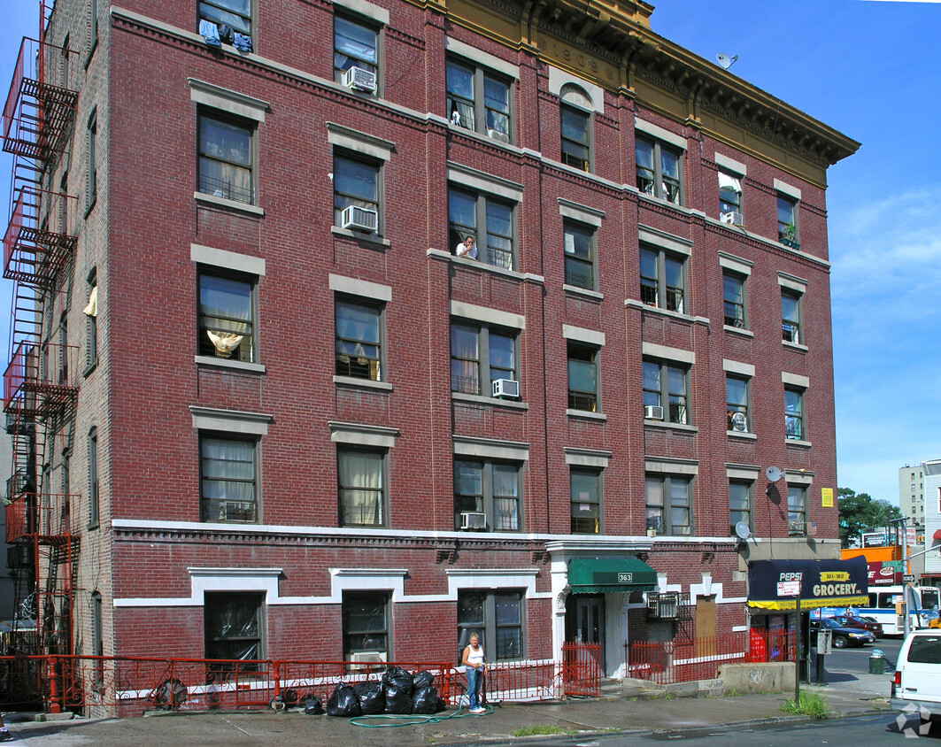 Building Photo - 363 E 180th St