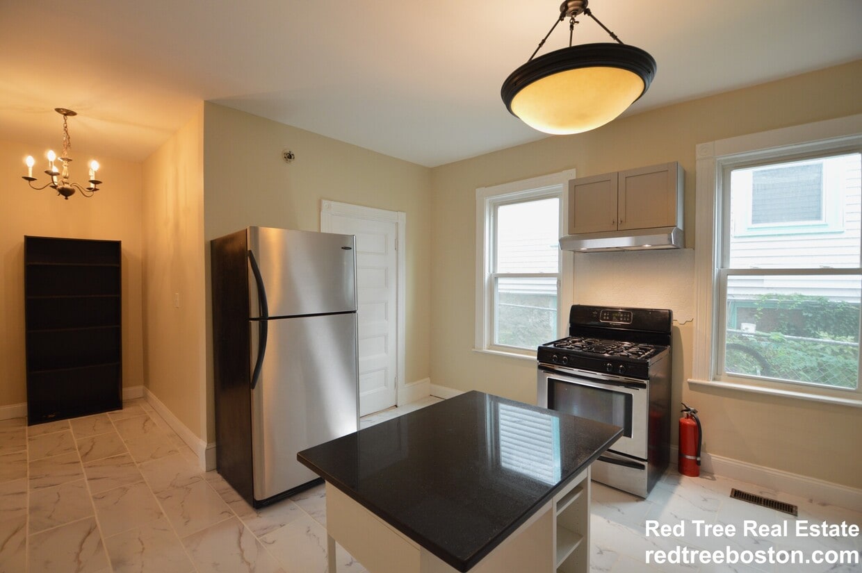 Foto principal - 10 Bucknam St