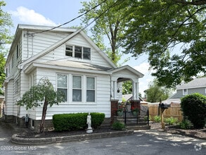 Building Photo - 128 Mariaville Rd