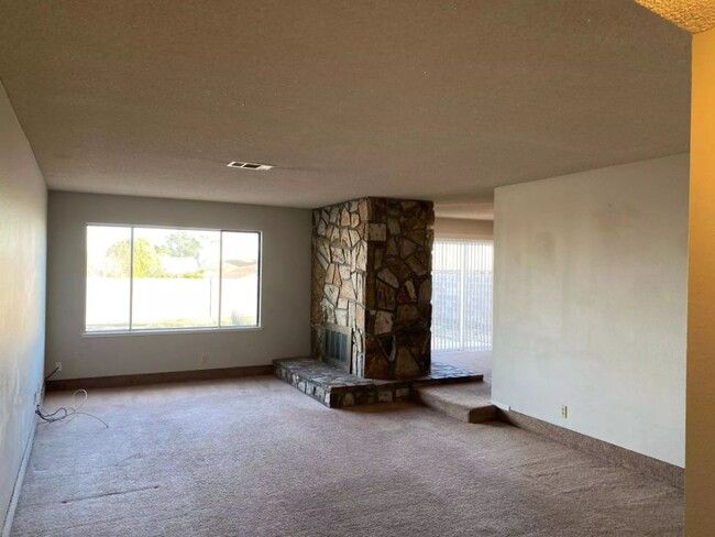 Building Photo - 225 Veeder Dr