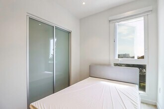 Building Photo - Concourse